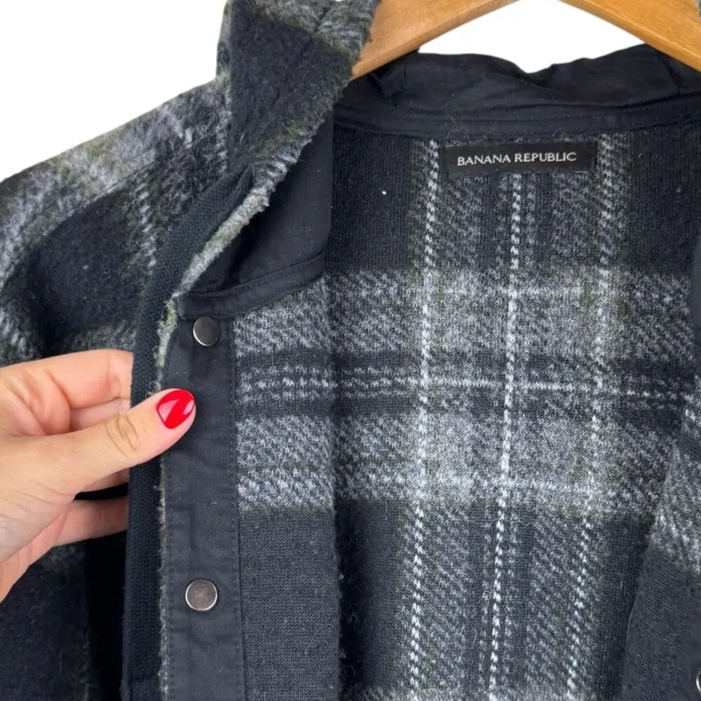 Banana Republic Wool Black Plaid Hooded Shirt Sweater Button Up Jacket Pockets